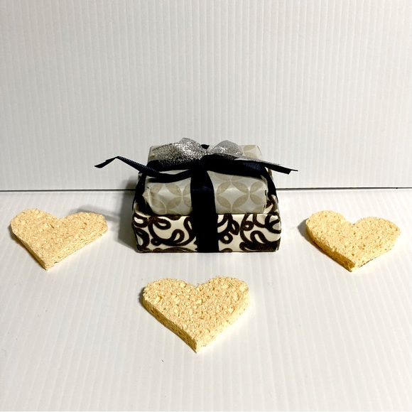Gift Set HEART Shaped Sponges Bath Soaps Snowy Apple Scent - Picture 9 of 12